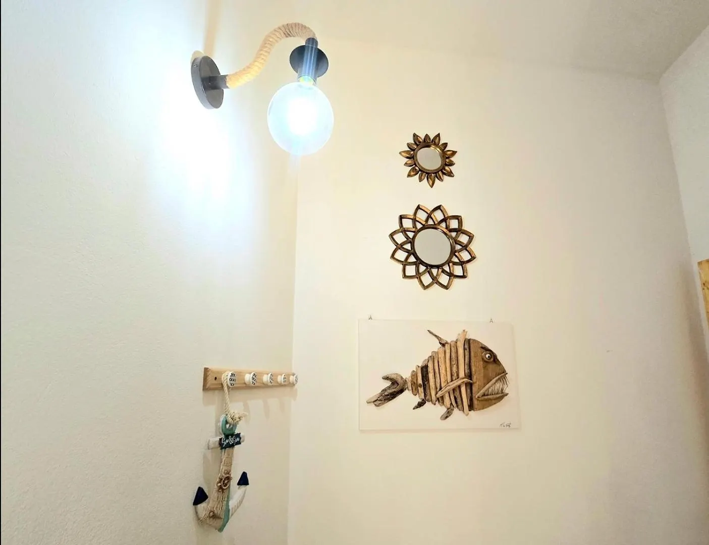 Stylish Home With Views 4 Min Walk To The Beach!! Solanas Apartman