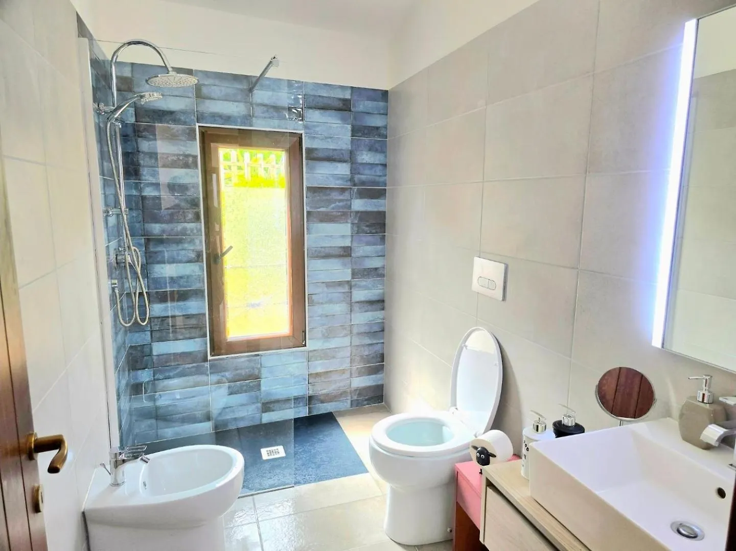Apartman Stylish Home With Views 4 Min Walk To The Beach!! Solanas