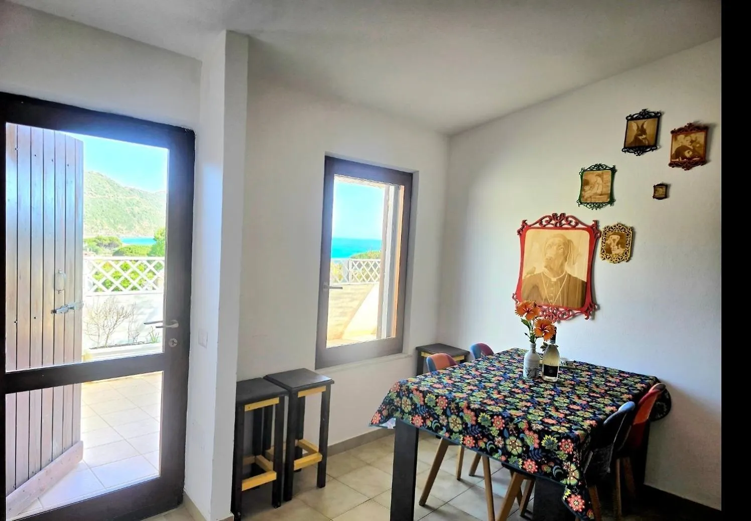 Stylish Home With Views 4 Min Walk To The Beach!! Solanas 0*,  Olaszország