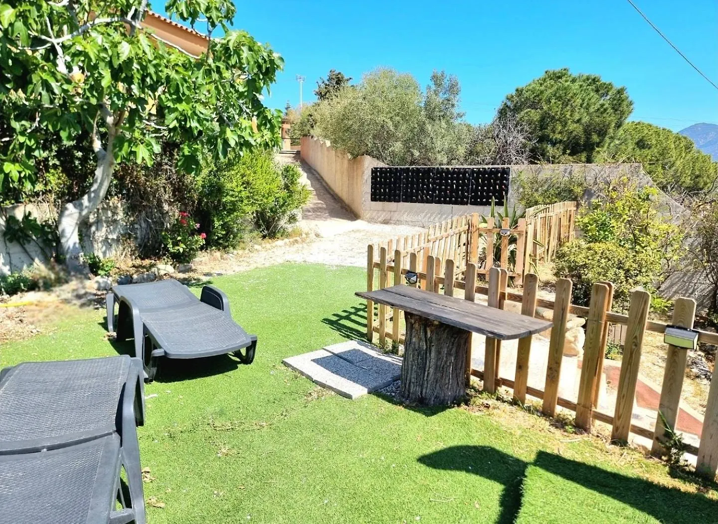 Apartman Stylish Home With Views 4 Min Walk To The Beach!! Solanas Olaszország
